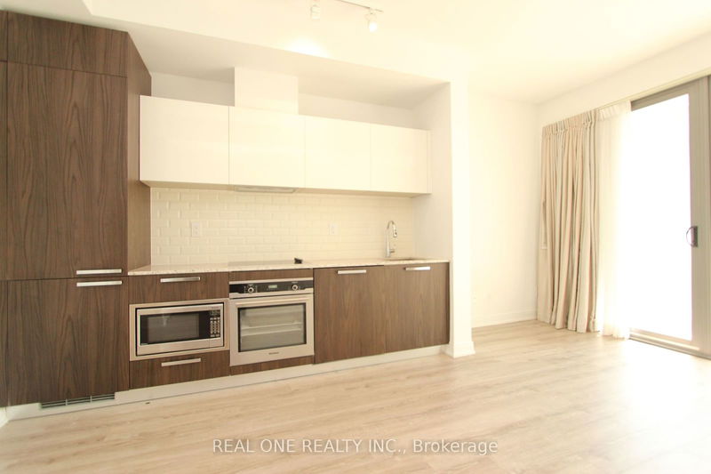 home for lease on 904-50 Charles Street E
