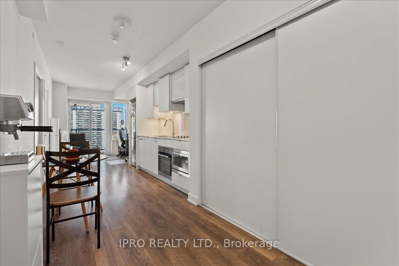 home for lease on 2001-99 Broadway Avenue
