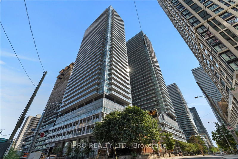 home for lease on 712-195 Redpath Avenue