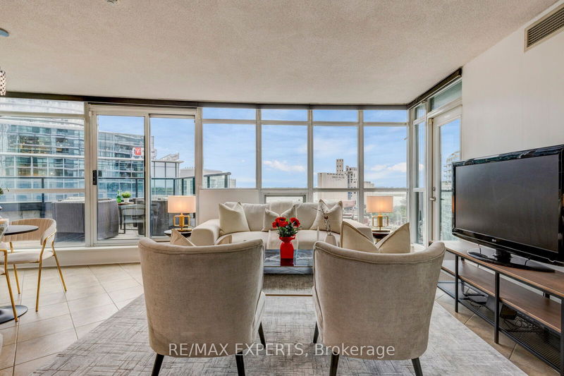 home for sale on 1004-600 Fleet Street