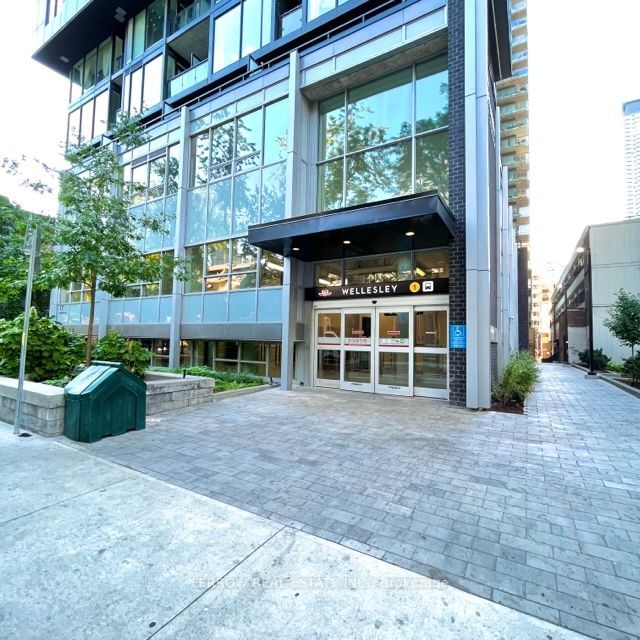 home for lease on 404-17 Dundonald Street