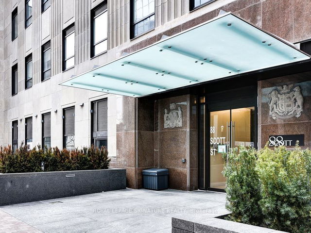 1105 - 88 Scott Street