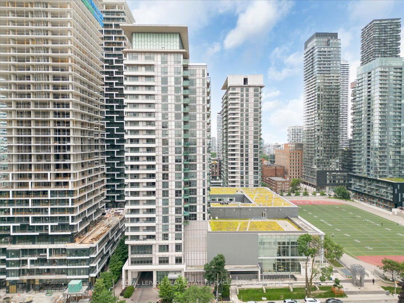 home for sale on 1004-25 Broadway Avenue