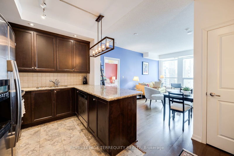 home for lease on 2403-628 Fleet Street