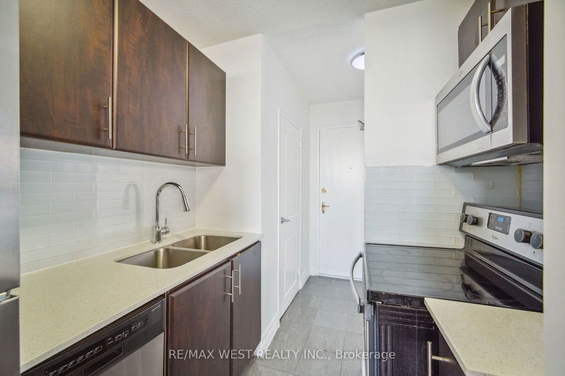 home for lease on 602-120 Raglan Avenue