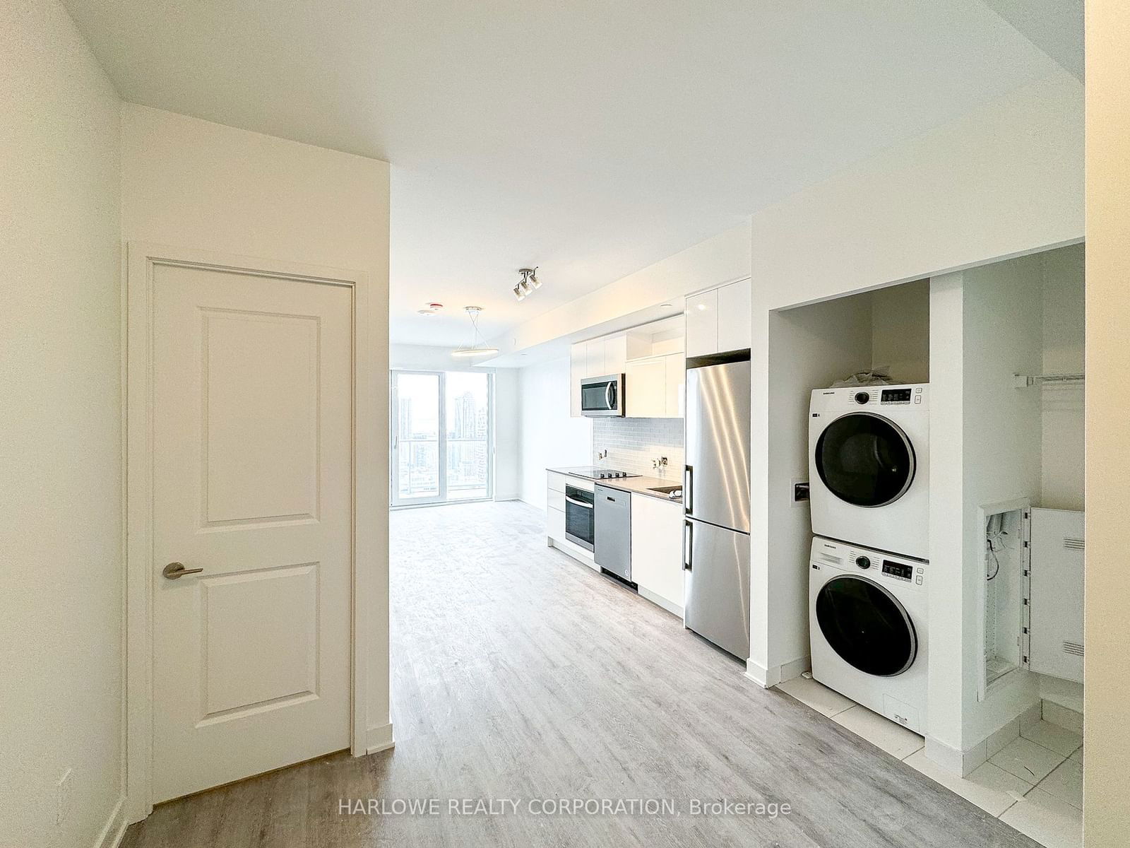 Listing Image 0