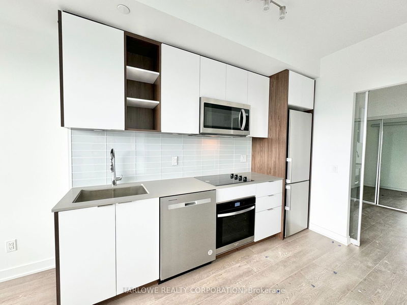 home for lease on 1103-543 Richmond Street W