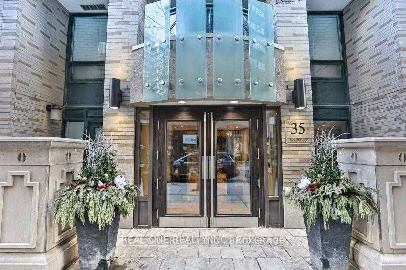 home for lease on 204-35 Hayden Street