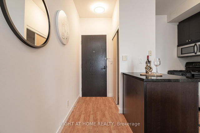 1219 - 1 Shaw Street