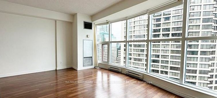  3005 - 77 Harbour Sq S Toronto, M5J 2S2 | Image 17