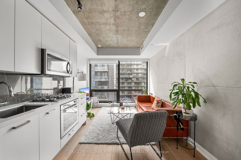 home for lease on 503-458 Richmond Street W
