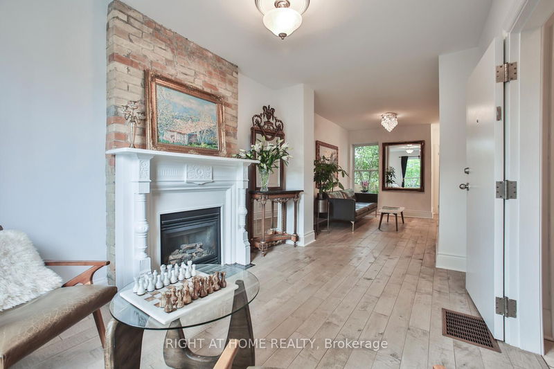 574 Crawford St  Toronto, M6G 3J8 | Image 3