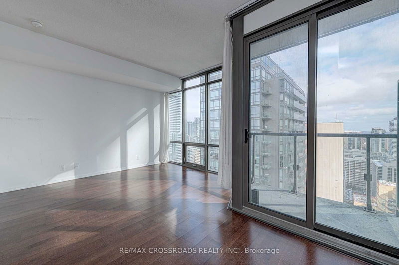 home for lease on 3007-832 Bay Street