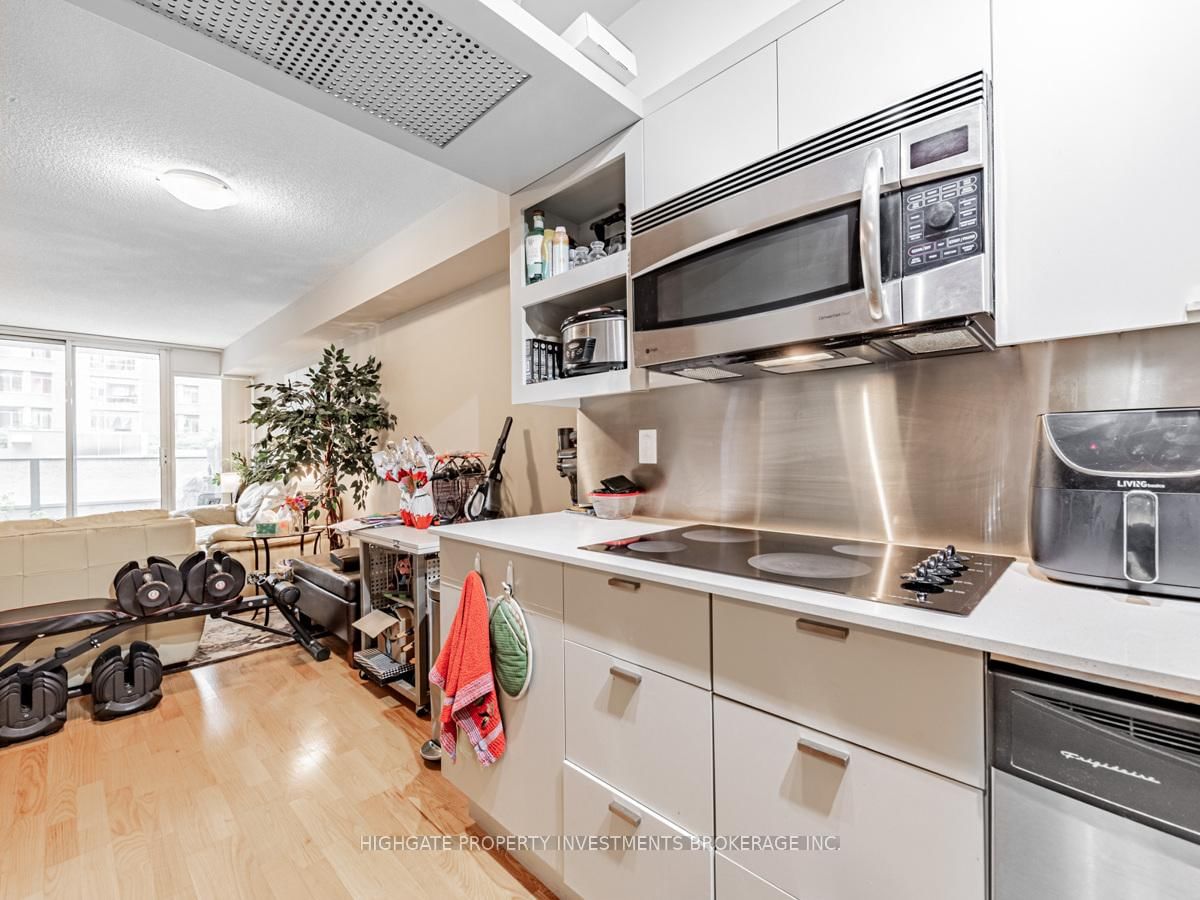 Listing Image 4