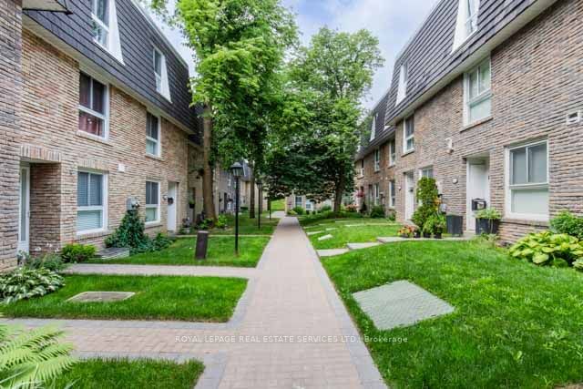 home for sale on 52 Tangle Briarway