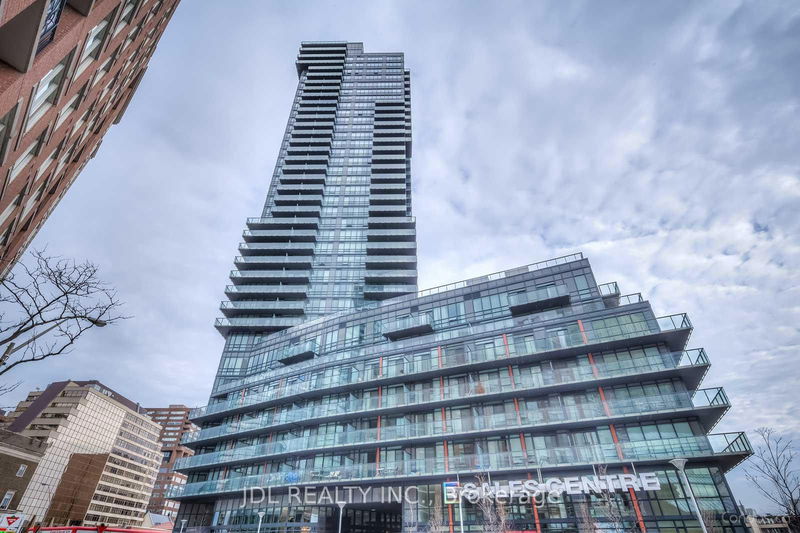 home for lease on 2202-825 Church Street