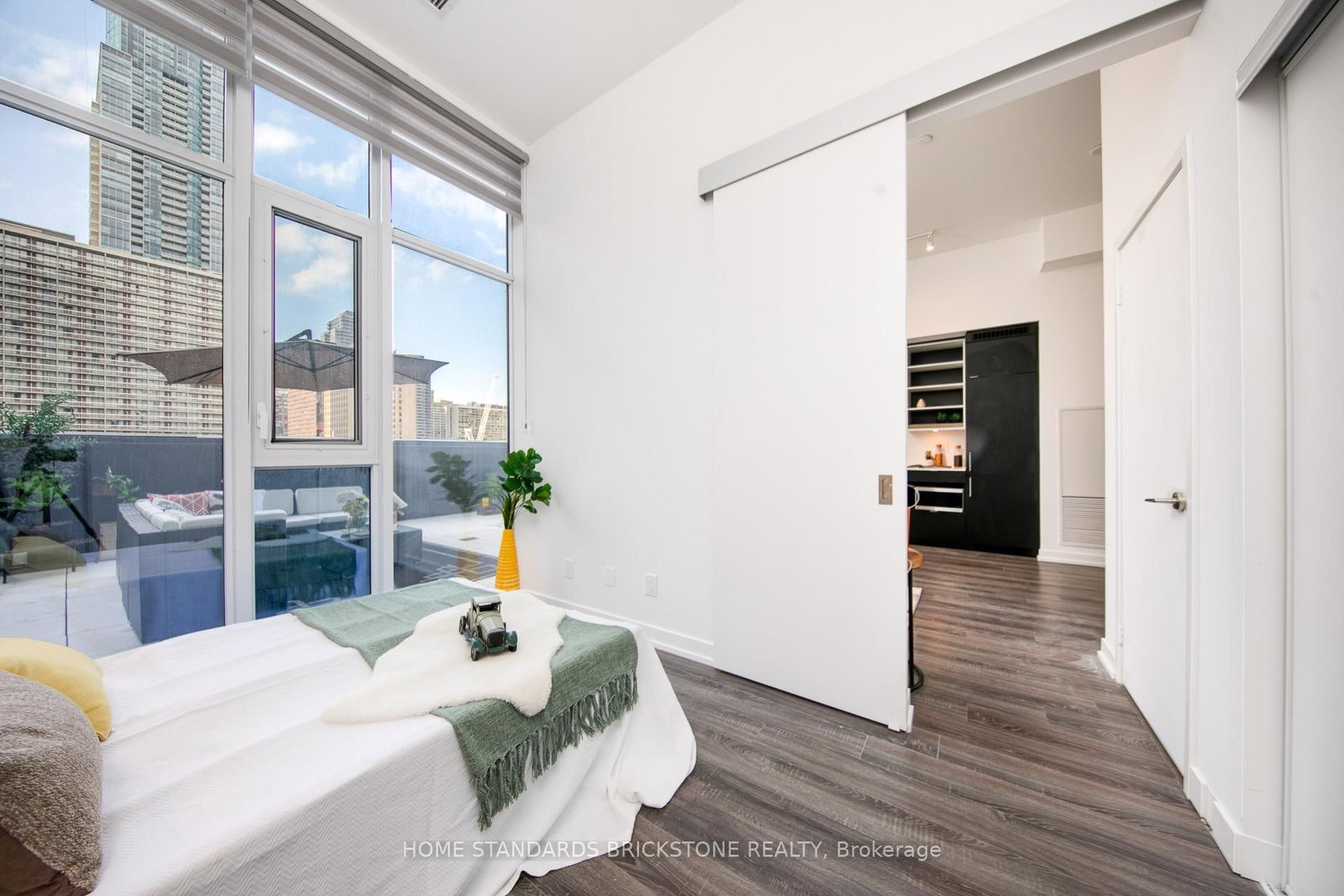 20 Edward Street, Unit 401 - Photo 11