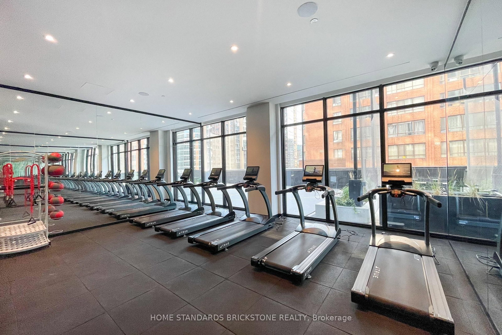 20 Edward Street, Unit 401 - Photo 31