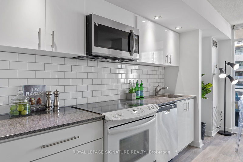  917 - 4K Spadina Ave  Toronto, M5V 3Y9 | Image 14