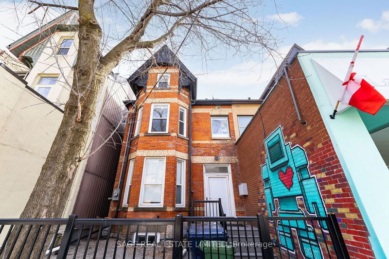 home for lease on 2-225 Carlton Street