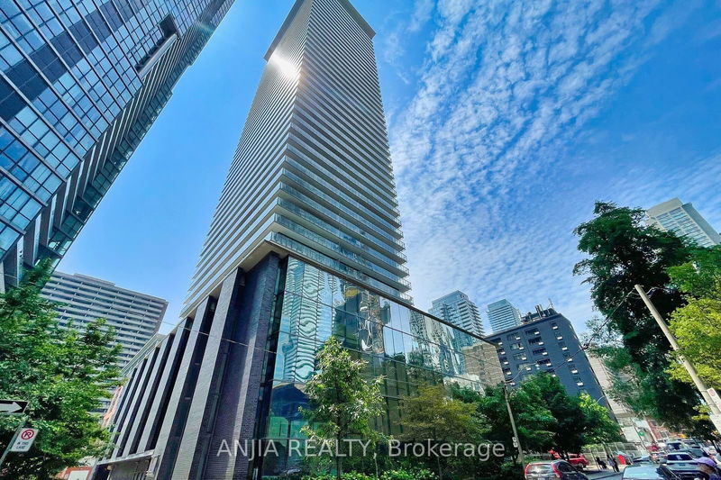 home for lease on 910-33 Charles Street E