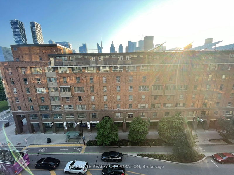 home for lease on 556 SW-121 Lower Sherbourne Street