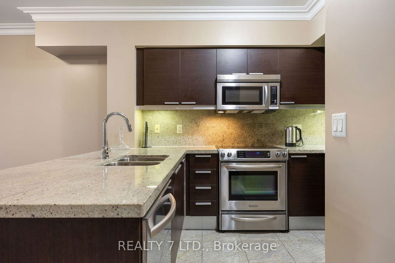 home for lease on 622-650 Sheppard Avenue E