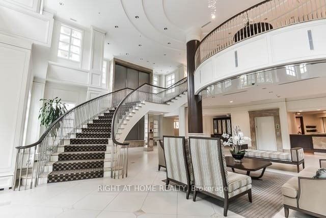 home for lease on 909-10 Bloorview Place
