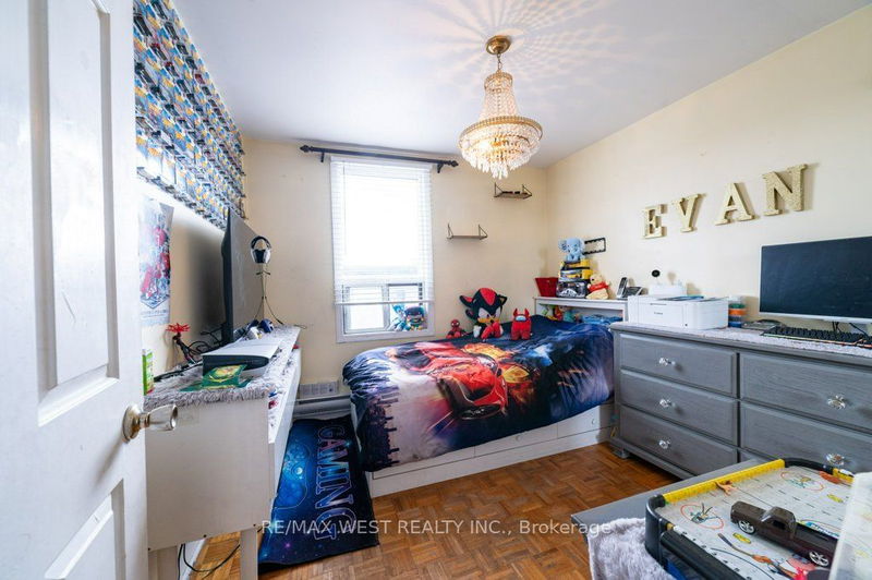 13 Rolyat St  Toronto, M6J 1S5 | Image 11