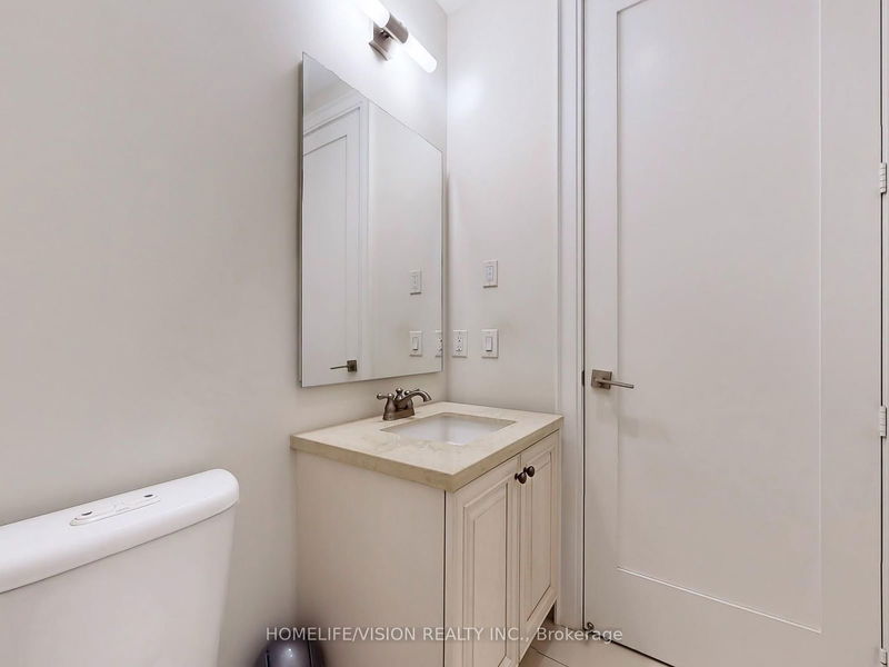  2620 - 70 Roehampton Ave  Toronto, M4P 1R2 | Image 33