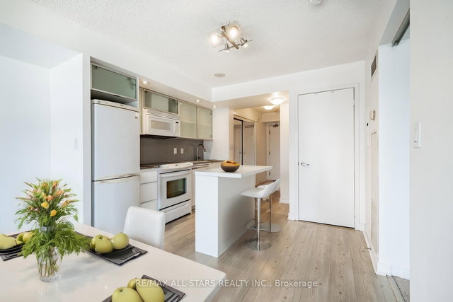 1001 - 25 Telegram Mews