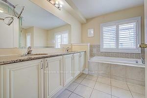 18 Espana Lane, Toronto, M2N 7K8 | Image 3