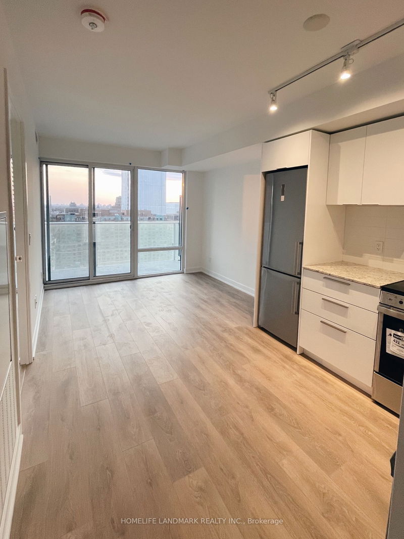 home for lease on 1613-501 Yonge Street