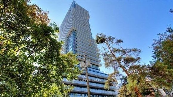 home for lease on 301-185 Roehampton Avenue