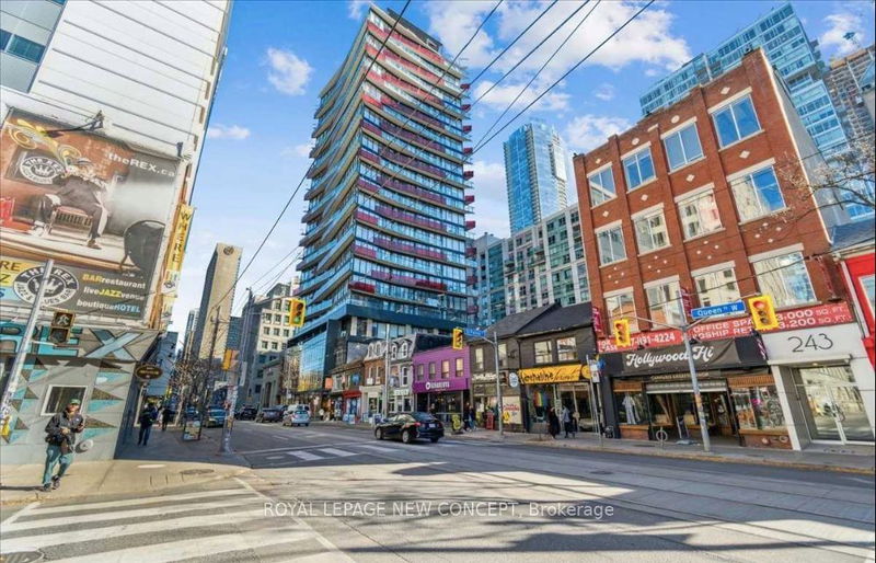 home for lease on 809-215 Queen Street W
