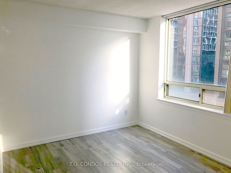  511 - 633 Bay St  Toronto, M5G 2G4 | Image 13