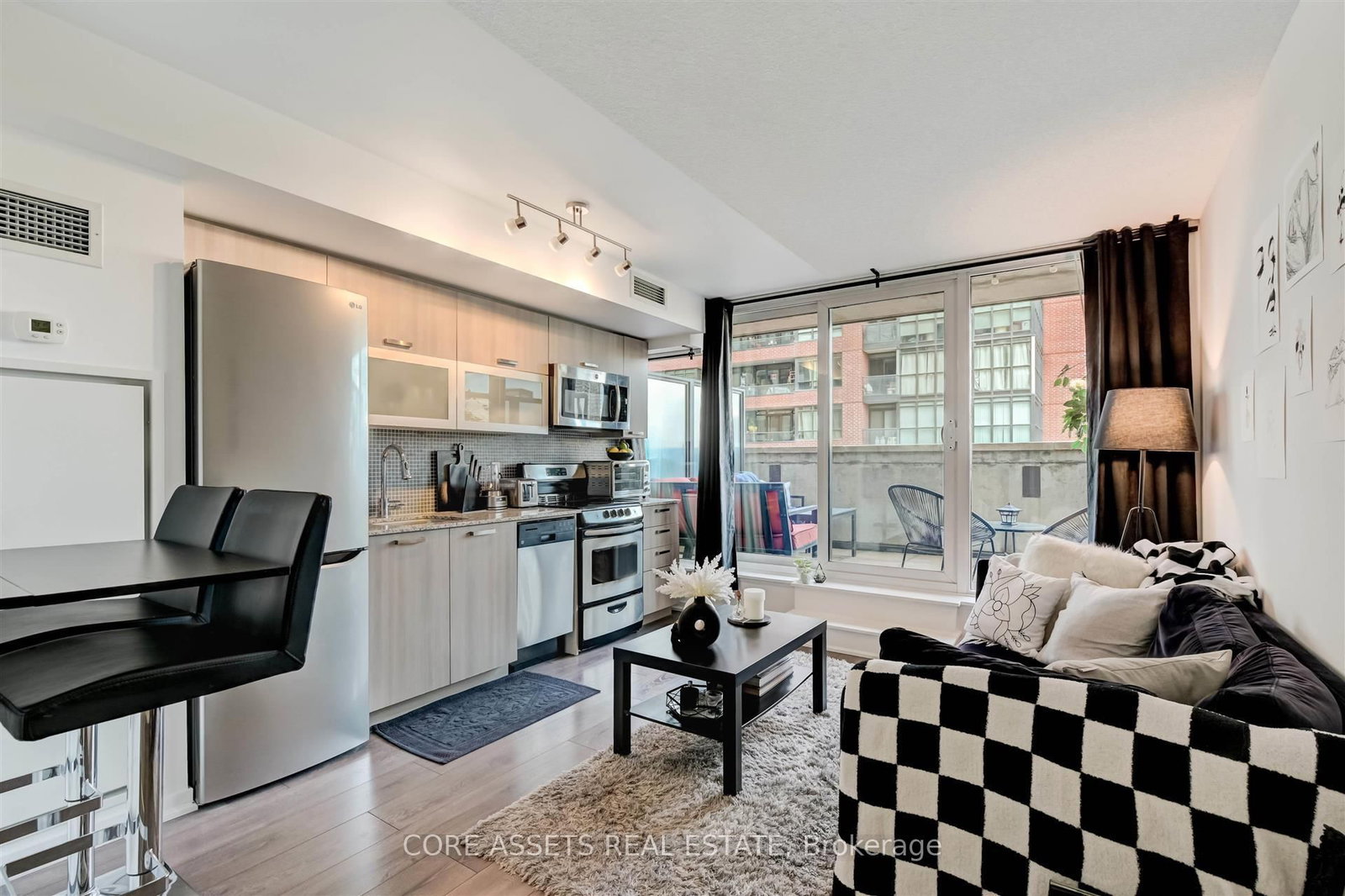 Listing Image 7