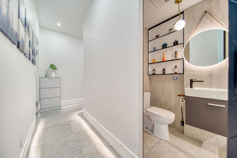  203 - 102 Bloor St W Toronto, M5S 1M8 | Image 29