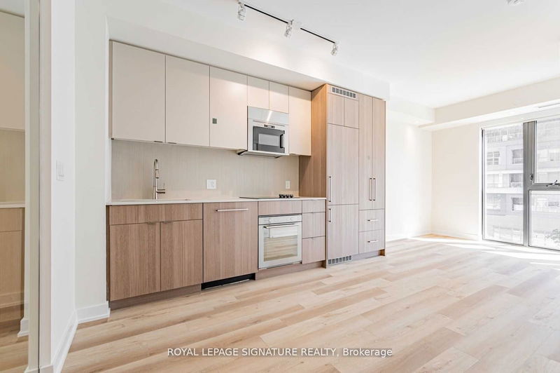 home for lease on 411-840 St Clair Avenue W