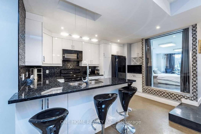 302 - 405 Dundas St W, Toronto, M5T 1G6 | Image 2