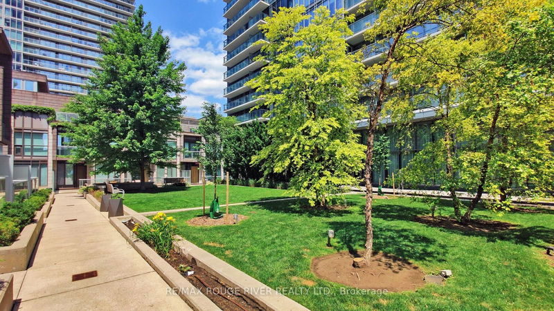  TH15 - 121 Mcmahon Dr  Toronto, M2K 0C2 | Image 35