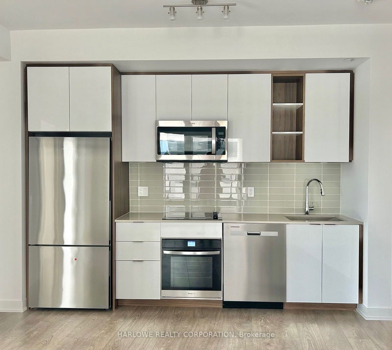 home for lease on 444-543 Richmond Street W
