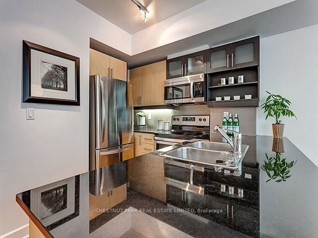  319 - 350 Wellington St  Toronto, M5V 3W9 | Image 2