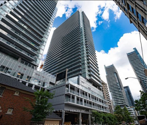 home for lease on 2711-195 Redpath Avenue