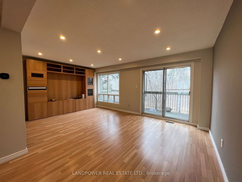 86 Farm Green Way  Toronto, M3A 3M2 | Image 3