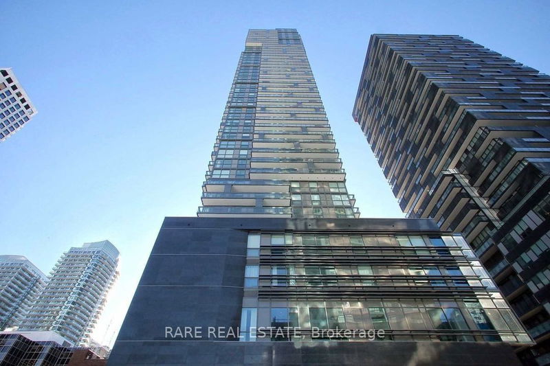 home for lease on 1806-39 Roehampton Avenue