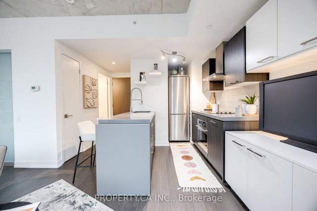 205 - 560 King Street W