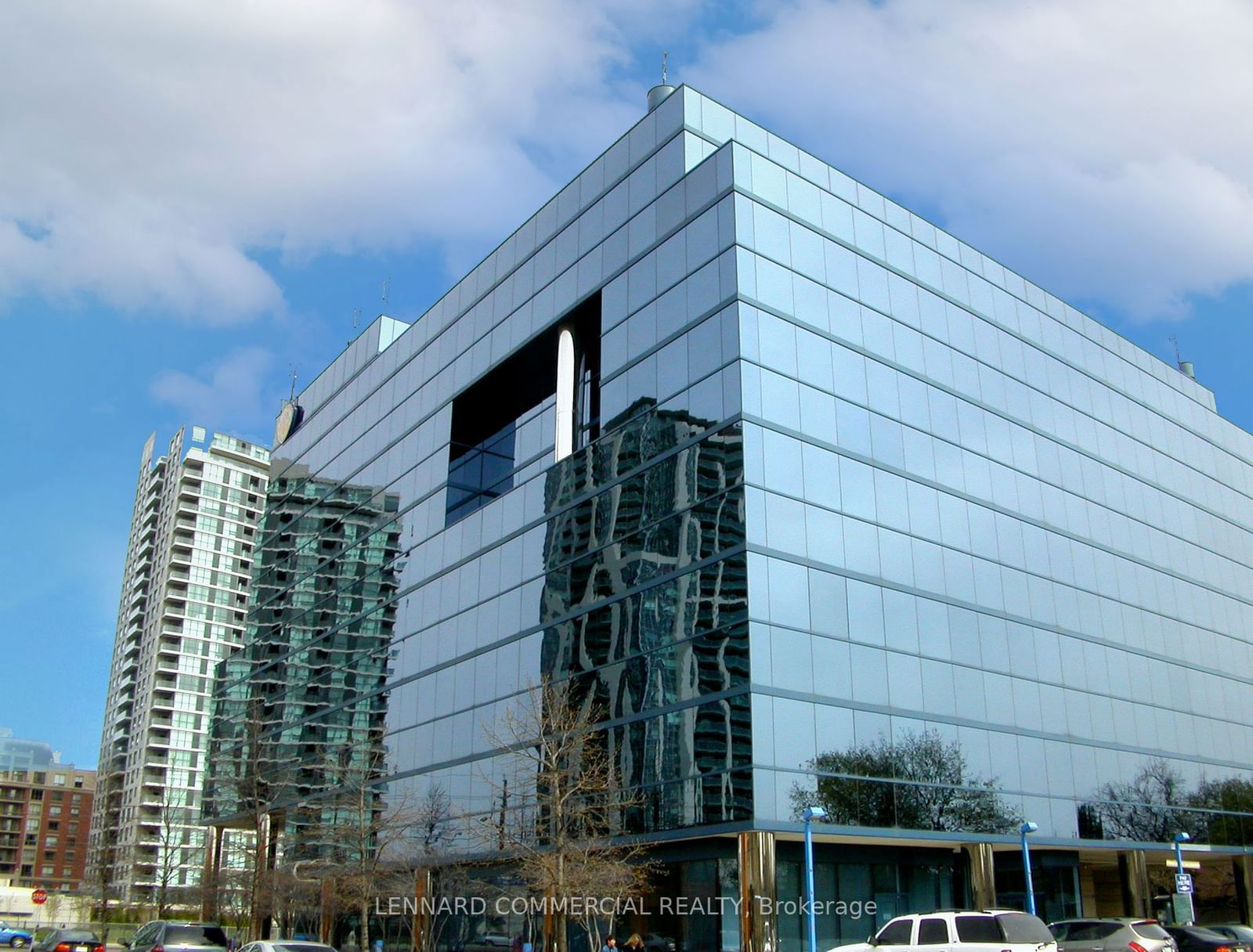 Building in 4576 Yonge Street