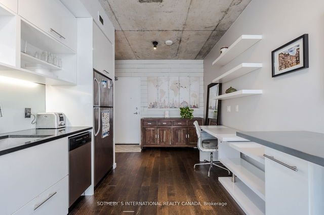 1206 - 51 Trolley Crescent