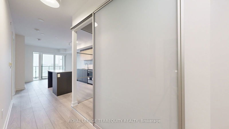  809 - 8 Tippett Rd  Toronto, M3H 0E7 | Image 4